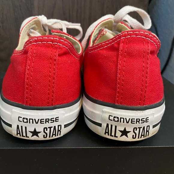 Converse all stars low. Red 7.5s - Picture 4 of 4